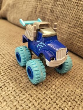 Nickelodeon Blaze & The Monster Machines Monster Engine Crusher Die-Cast Truck